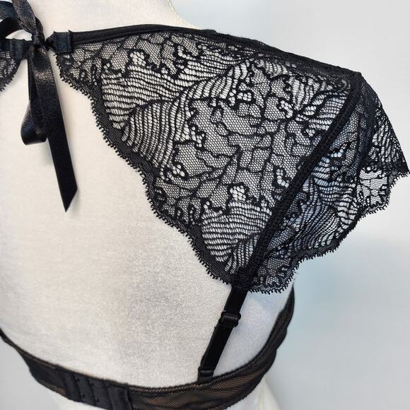 b.tempt'd Black Lace Neck Bralette Top Womens XL Cap Sleeve Built In Bra Sultry - Picture 8 of 12